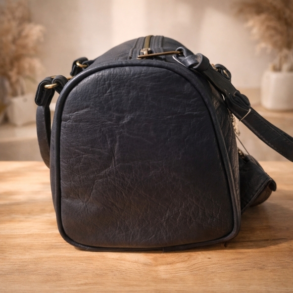 NWT Cooper Creek VINTAGE Handbag & Coin Purse with Heart Charm Included - Picture 2 of 7